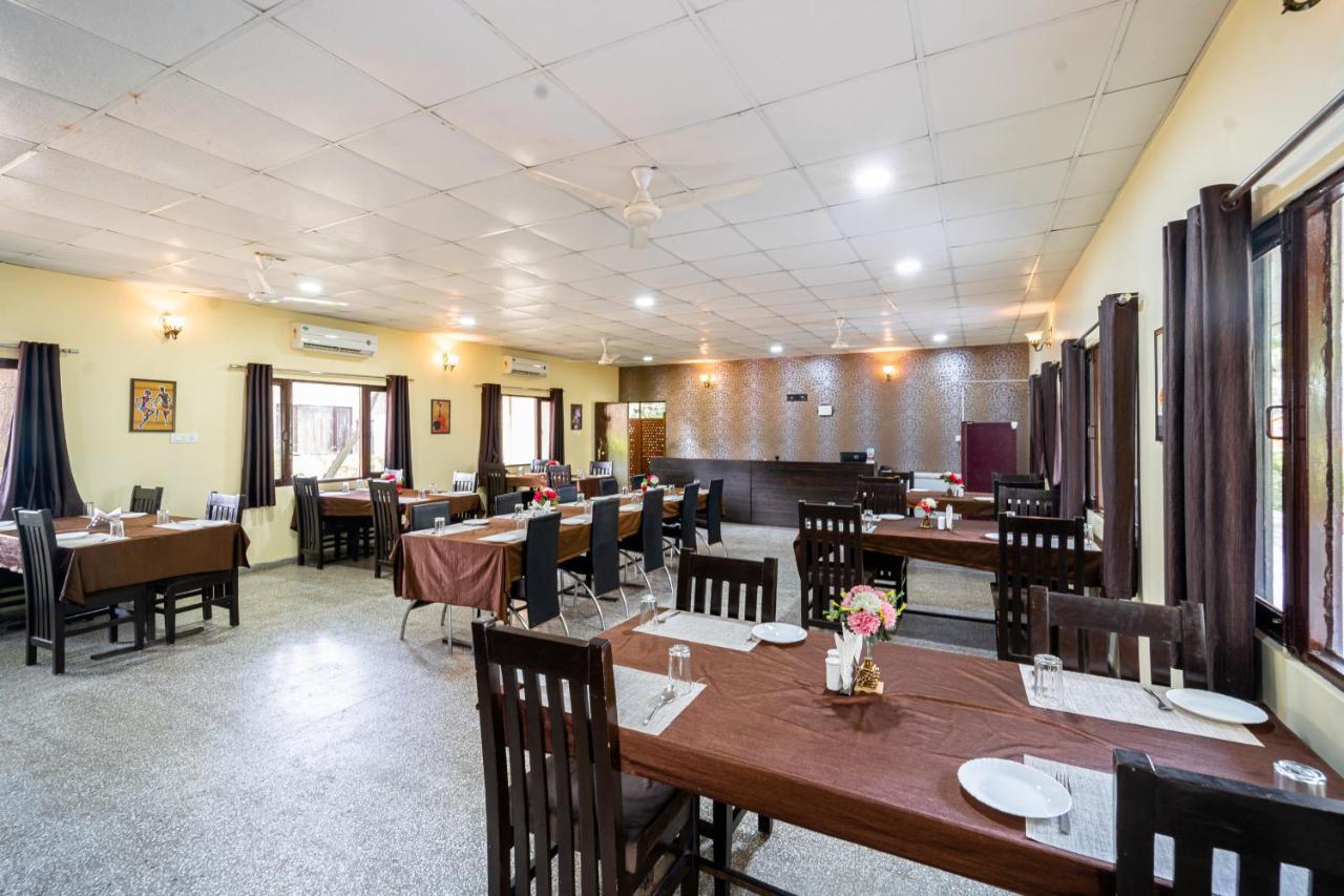 Narmada Hills Resort Omkareshwar Bagian luar foto