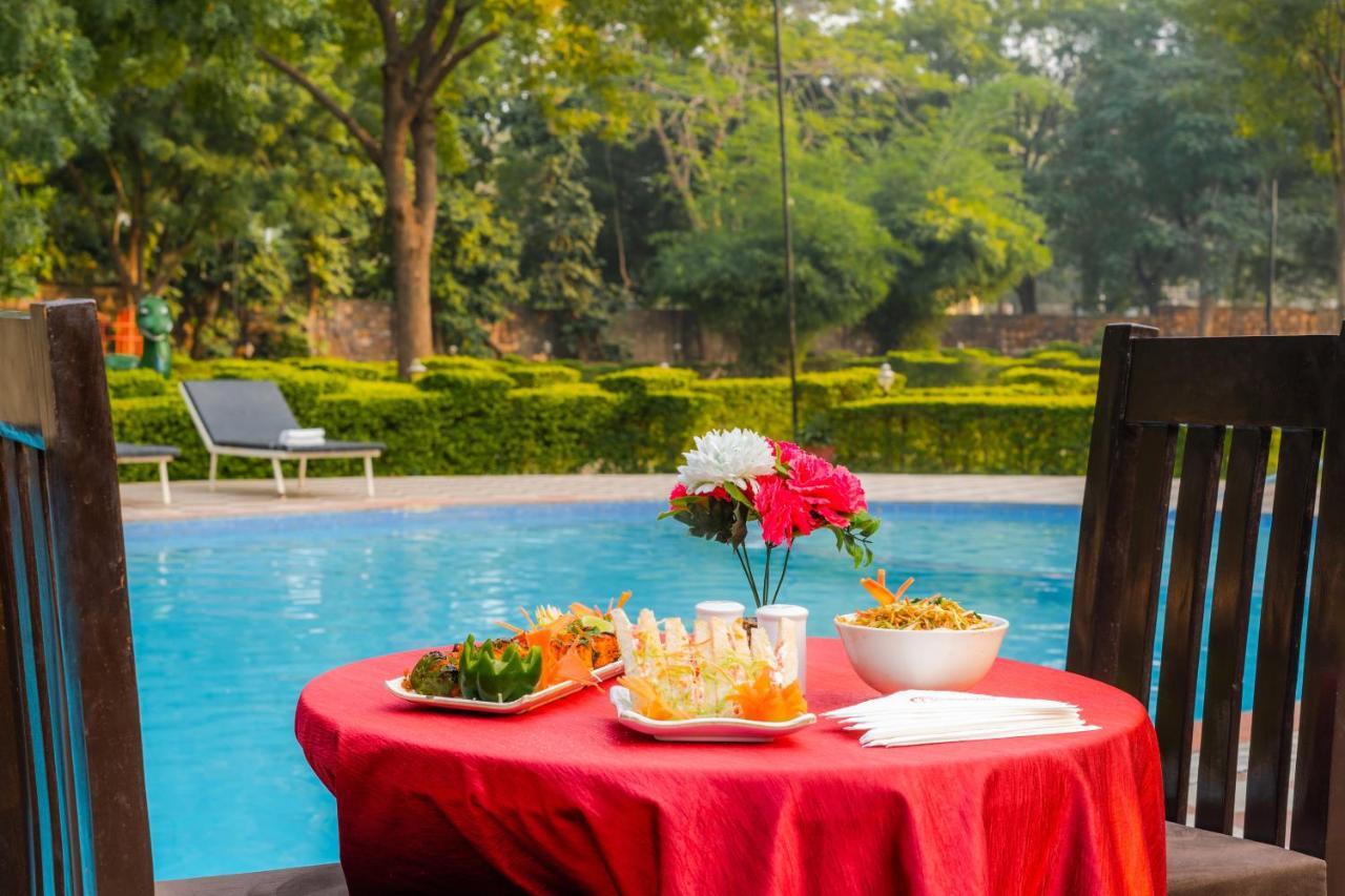 Narmada Hills Resort Omkareshwar Bagian luar foto